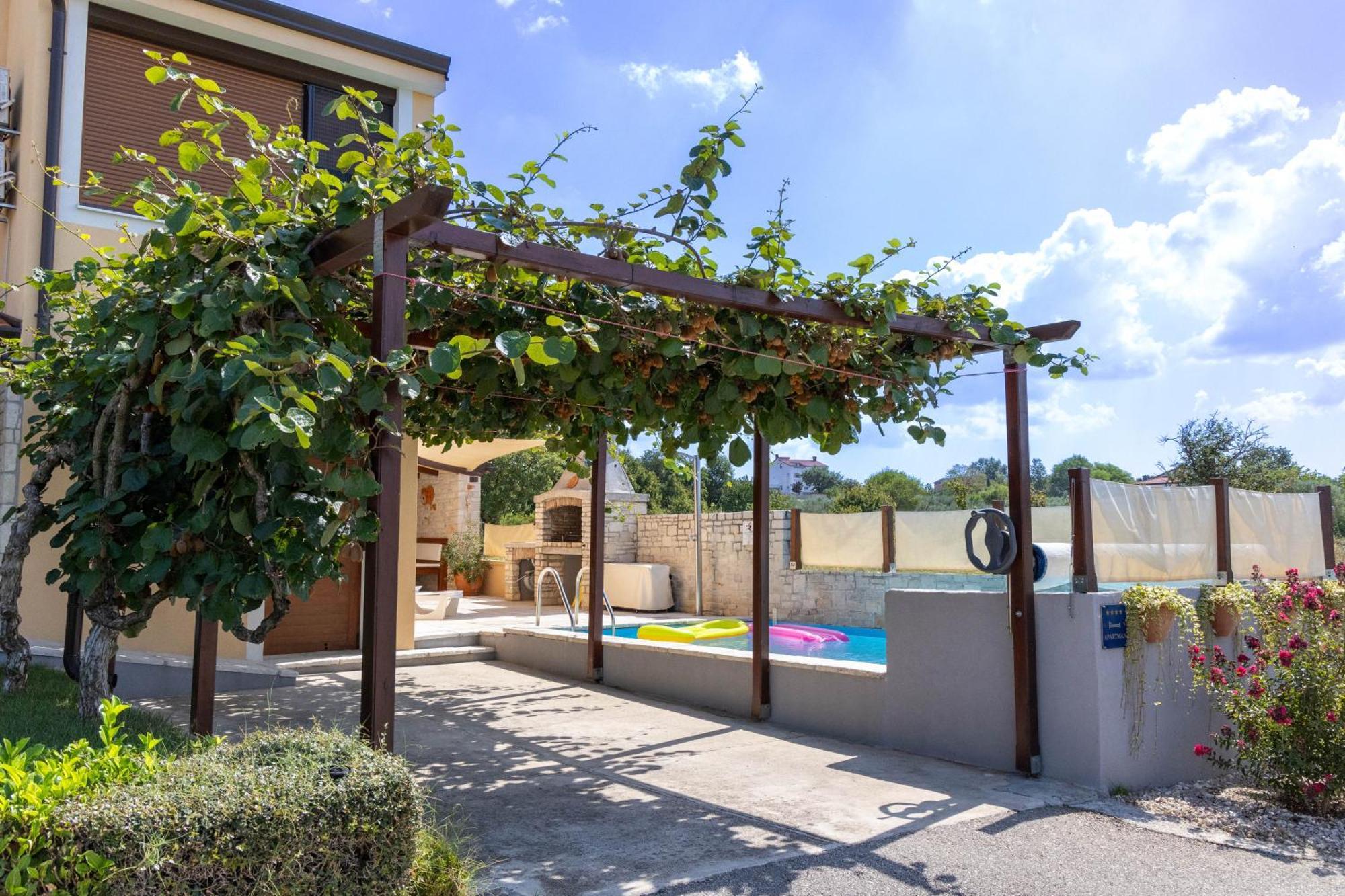 Luxury Apartment Alba With Pool Kanfanar Exteriör bild