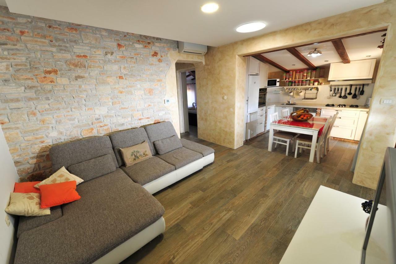 Luxury Apartment Alba With Pool Kanfanar Exteriör bild